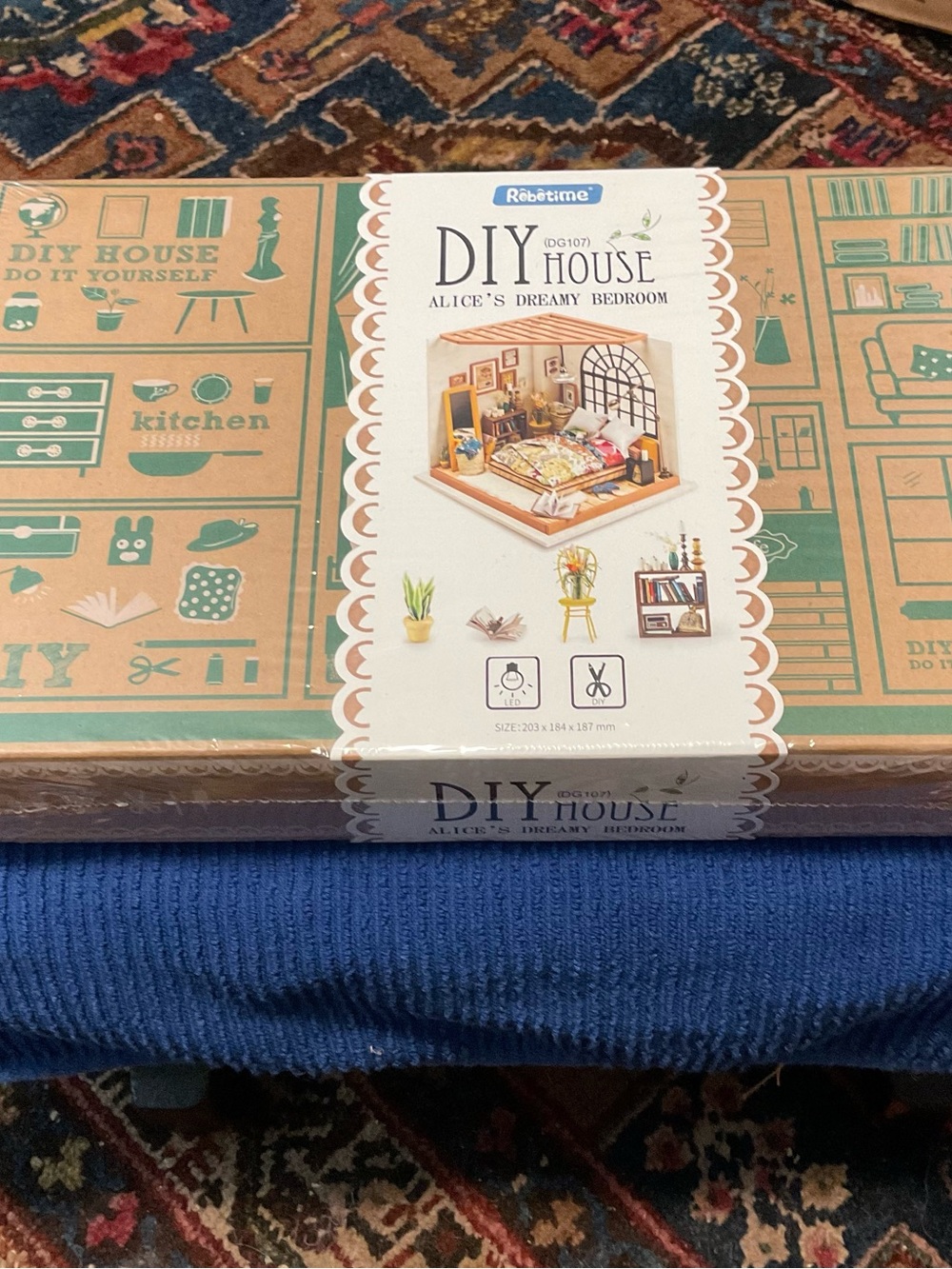 DIY House Alice's Dreamy Bedroom - Brown & Green